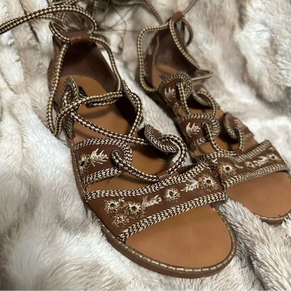 FOREVER 21 | Embroidered Lace Up Sandals - Picture 5 of 9